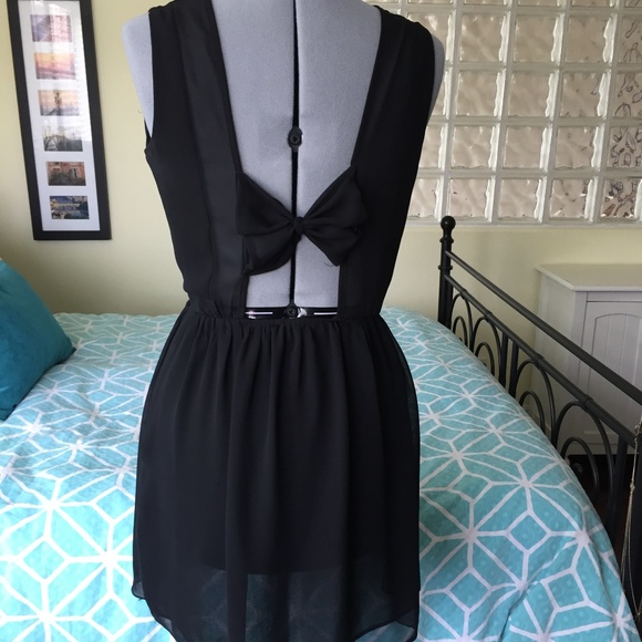 Dress - Picture 3 of 4